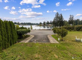 1828 176th Ave E, Lake Tapps, WA 98391
