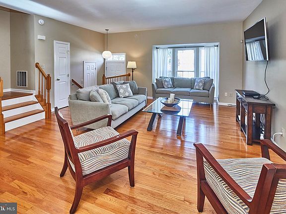 4th image of 107 Monet Cir