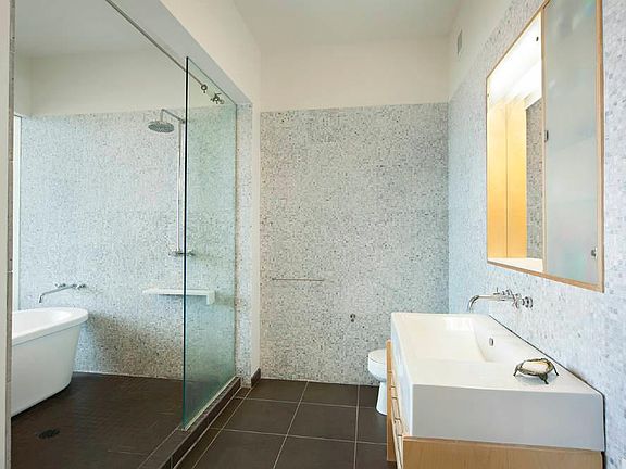 4th image of 27-28 Thomson Ave #415