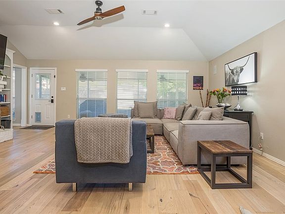 4th image of 3236 Riverwood Dr