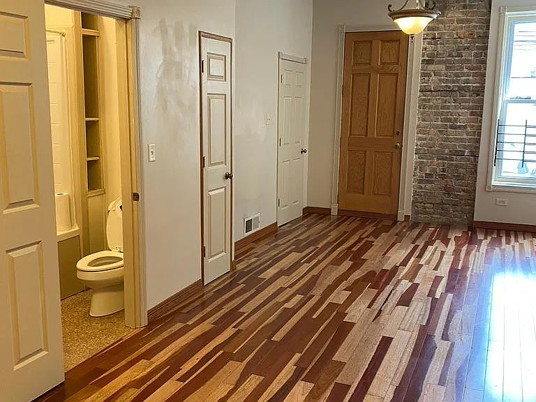 1749 W Erie St #1R — Photo 2