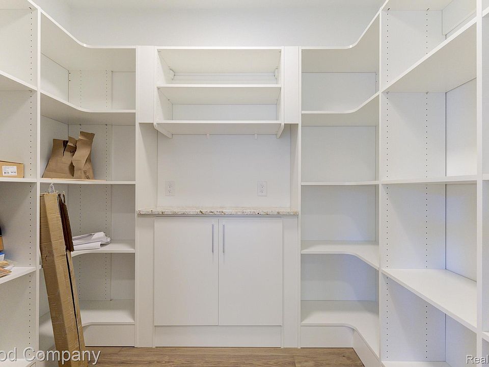 808 Irving Ave, photo 24