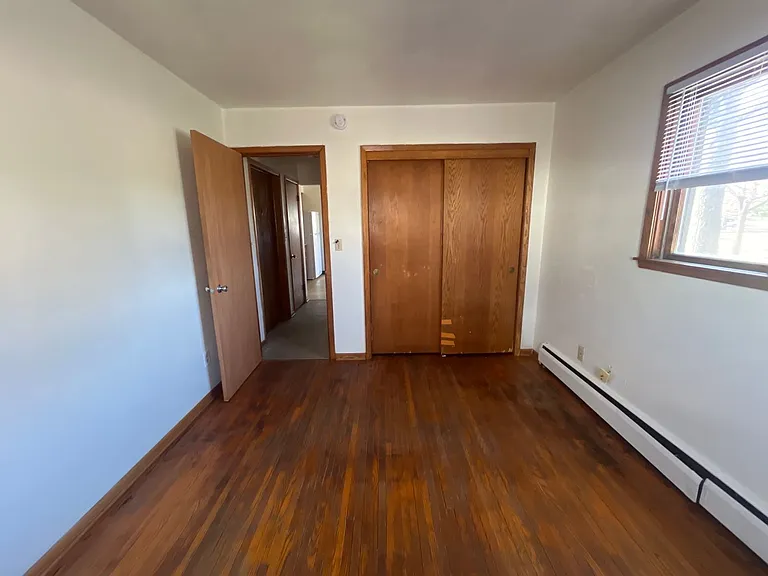 568 Lexington Parkway North — Photo 6