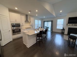 43 Starlight Dr, Monroe Township, NJ 08831