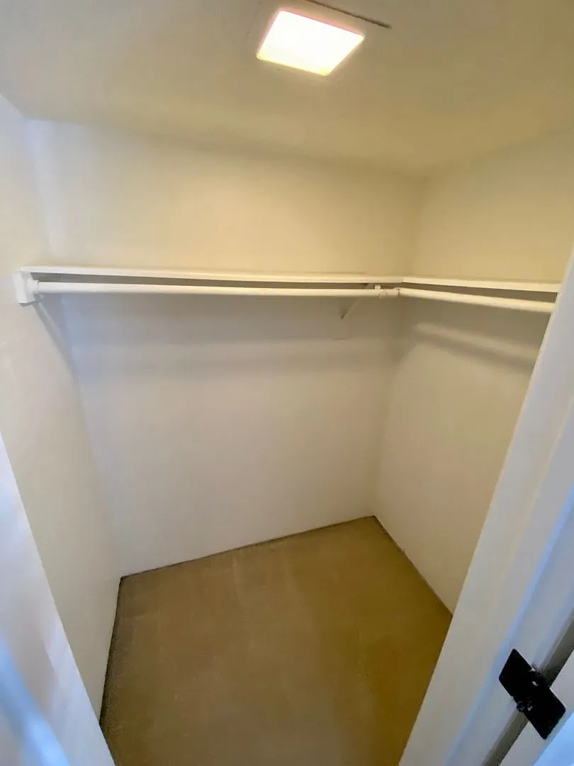 Spacious Upgraded One Bedroom Condo in Scottsdale — Photo 1