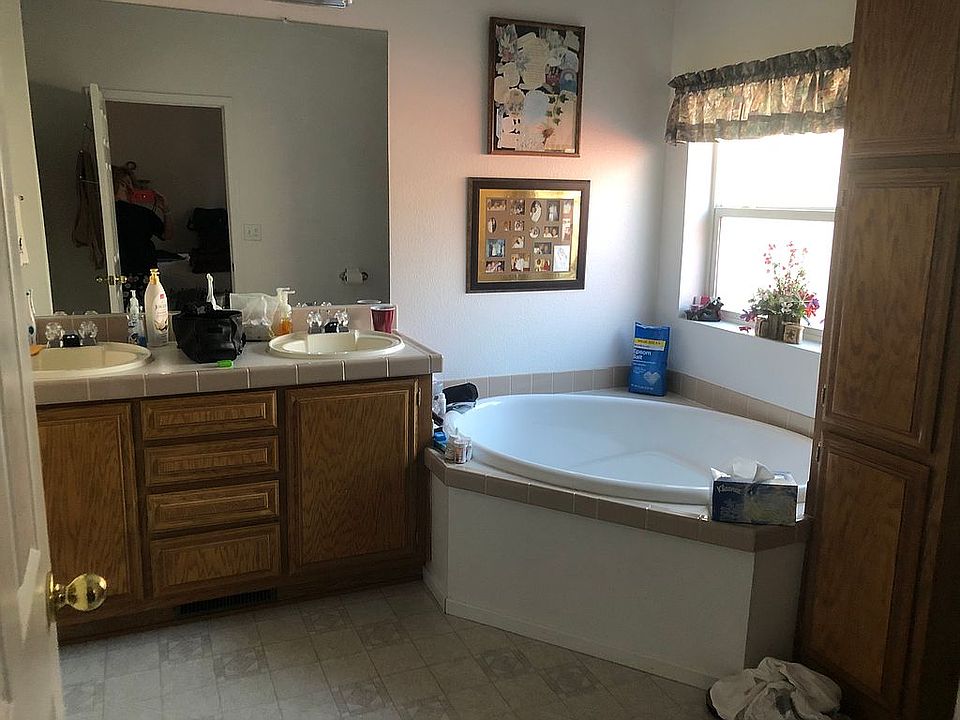 1st image of 1136 E Country Club Dr
