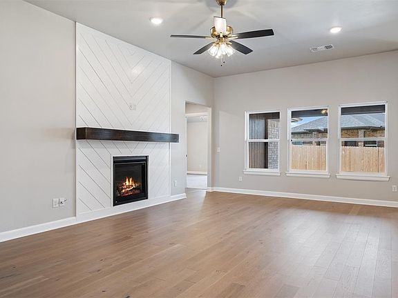 5th image of 704 Ozark Ln