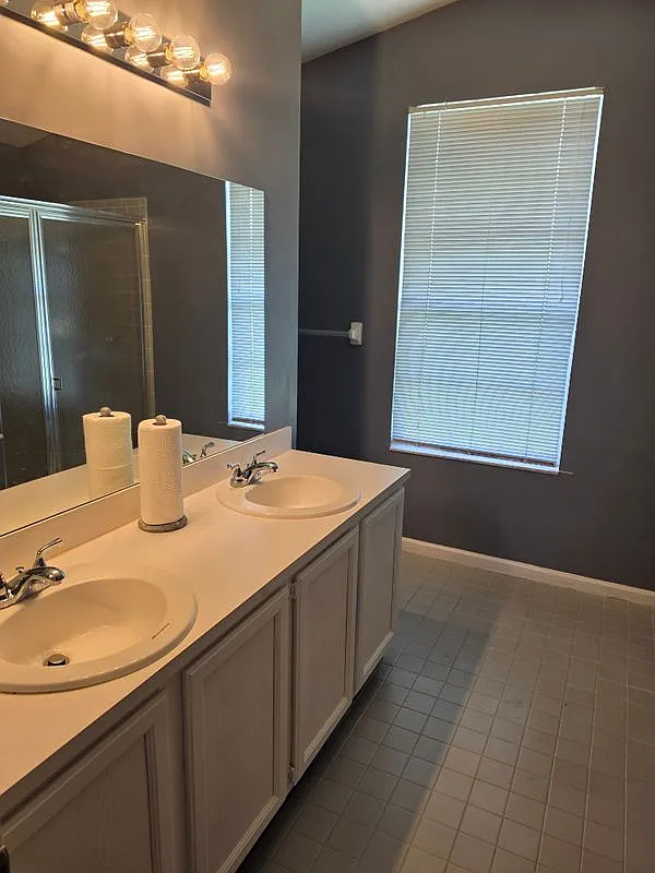 2 bed, 2.0 bath, 2012 sqft, $3,250 — Photo 3