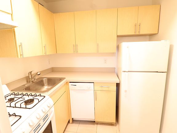 5th image of 9830 67th Ave APT 5L