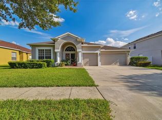 1916 Heartland Cir, Valrico, FL 33594