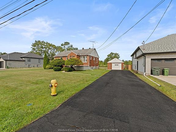 3rd image of 1226 Surrey Dr