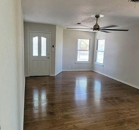 2nd image of 909 Dolphin Pl