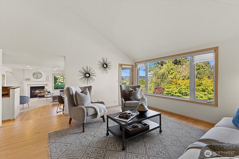 5th image of 9009 45th Avenue NE