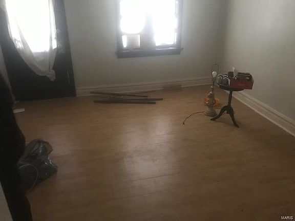 5th image of 3601 Clarence Ave N