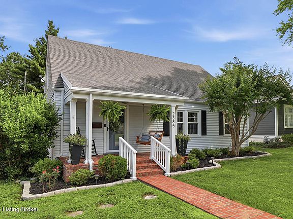 3rd image of 2385 Clarendon Ave
