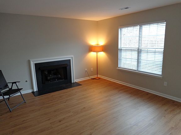 3rd image of 3175 Kirklevington Dr #233