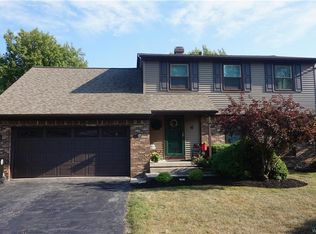 4 Ravenwood Dr, Lancaster, NY 14086