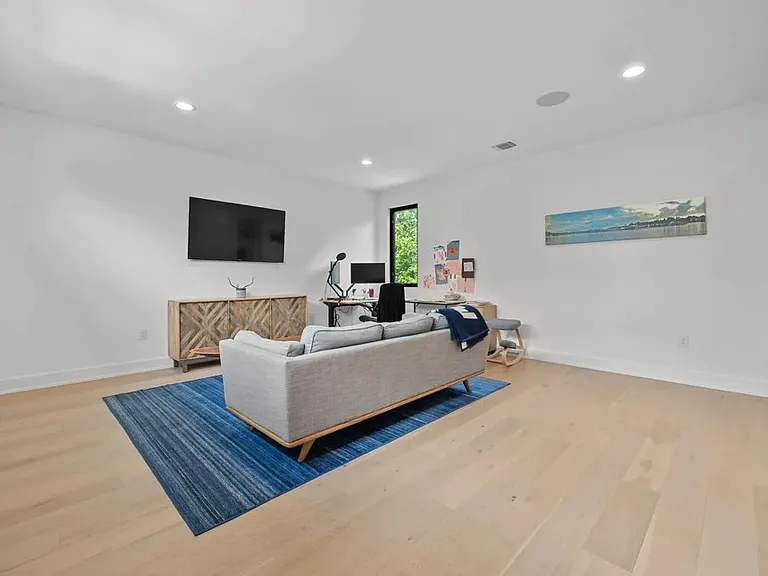 1204 Brentwood St — Photo 25