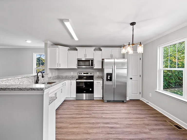 222 Pitts Ave — Photo 5