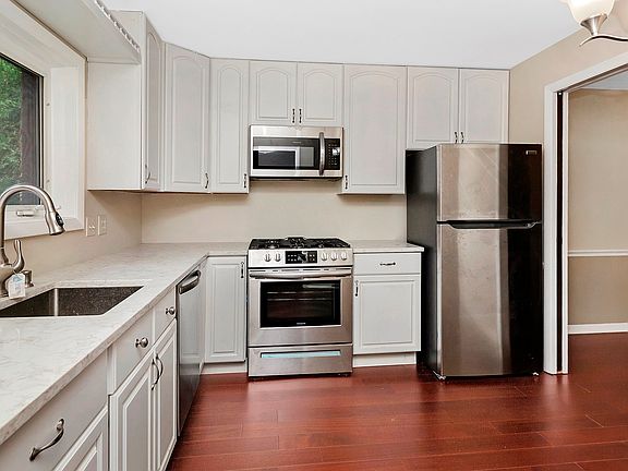3rd image of 1732 Wildberry Dr