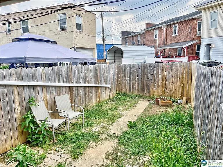 1022 S 10th St — Photo 15