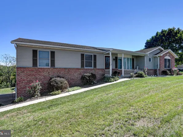 3715 Hazel Dr, Greencastle, PA 17225