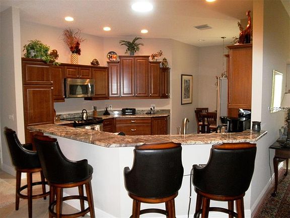 4th image of 1012 Hollyhock Way