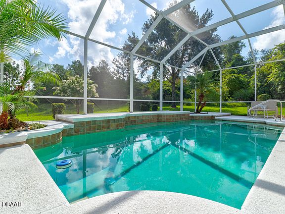 3rd image of 1407 Dolph Cir