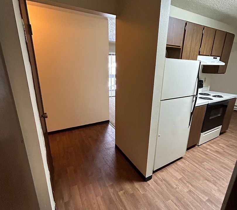 Golden Sands Apartments Woodard Properties LLC 230 W Broadway St