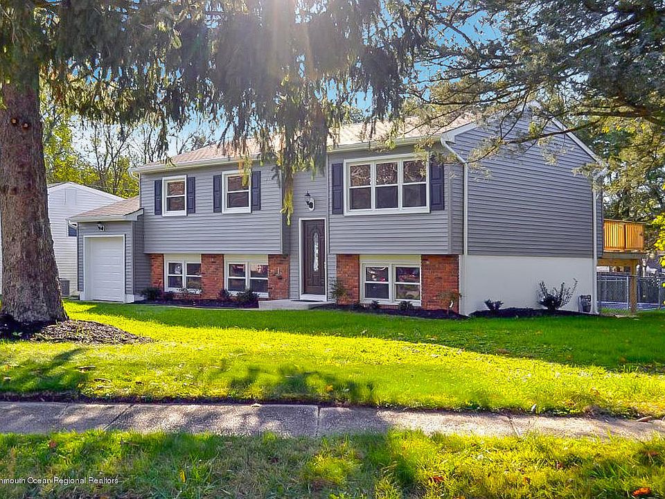 1st image of 8 Pleasant Ct