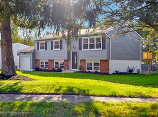 8 Pleasant Ct, Toms River, NJ 08753
