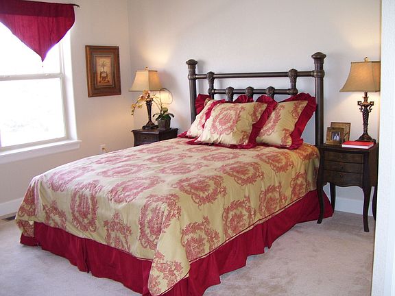 2nd bedroom with walk in closet