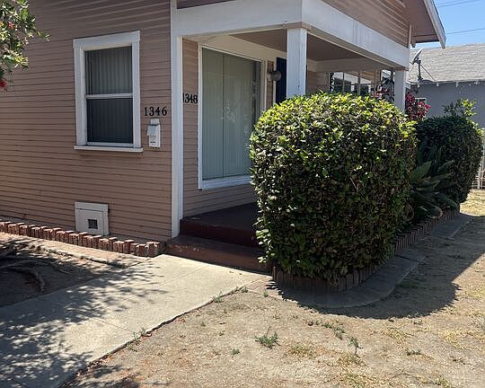 3rd image of 1346 W 61st St