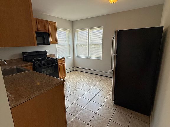 2nd image of 301 Bluff Ave APT 1E