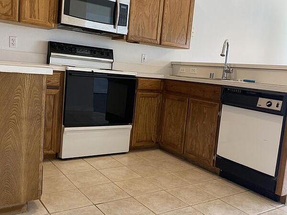 3rd image of 1010 Pearson Ave