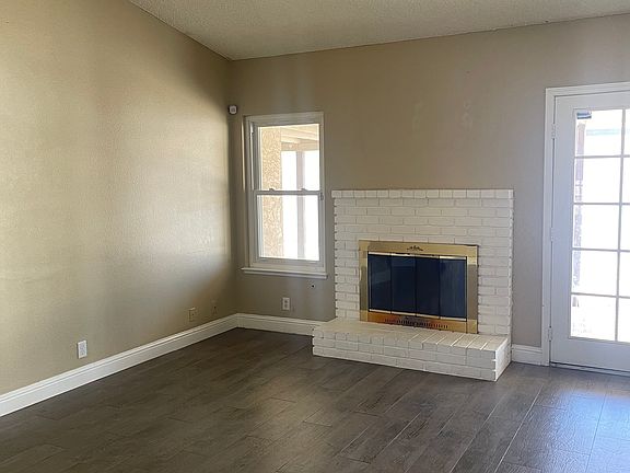 3rd image of 735 Rosewood Ln
