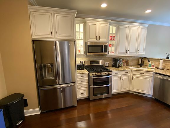 5th image of 335 Abington Woods Dr