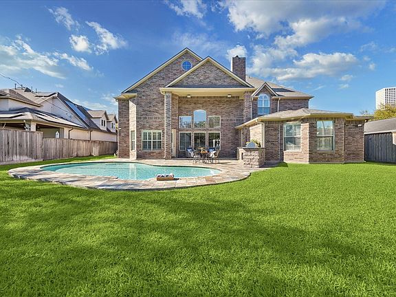 3rd image of 3711 Drake St