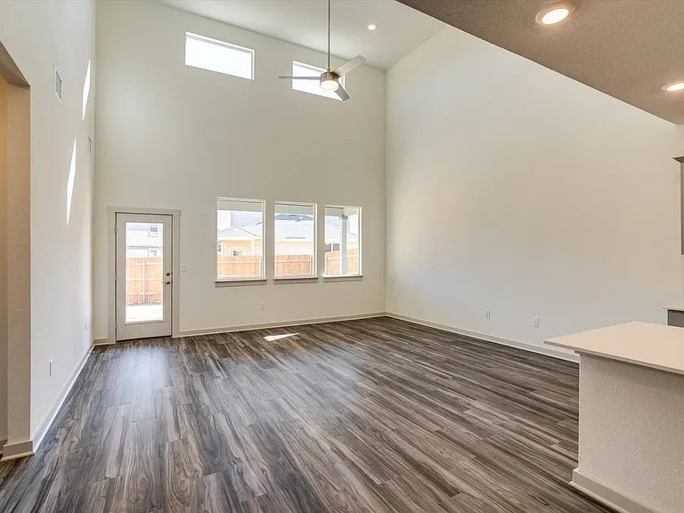 200 Cupreata Ln — Photo 3