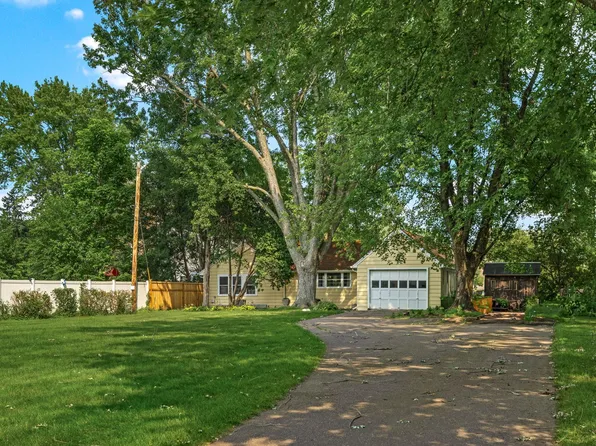 2816 Oxford St N, Roseville, MN 55113