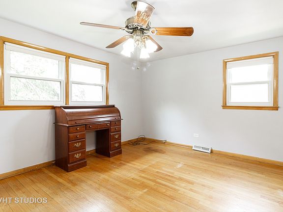 5th image of 9809 Mayfield Ave