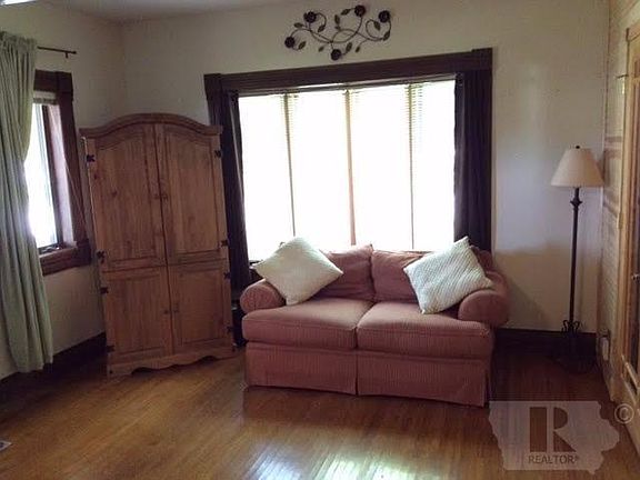 3rd image of 211 N Boulder Ave