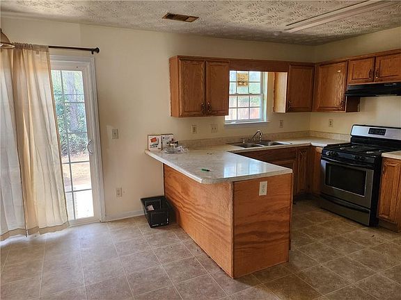 4th image of 2935 Fields Dr