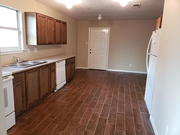 5th image of 4405 Phlox St