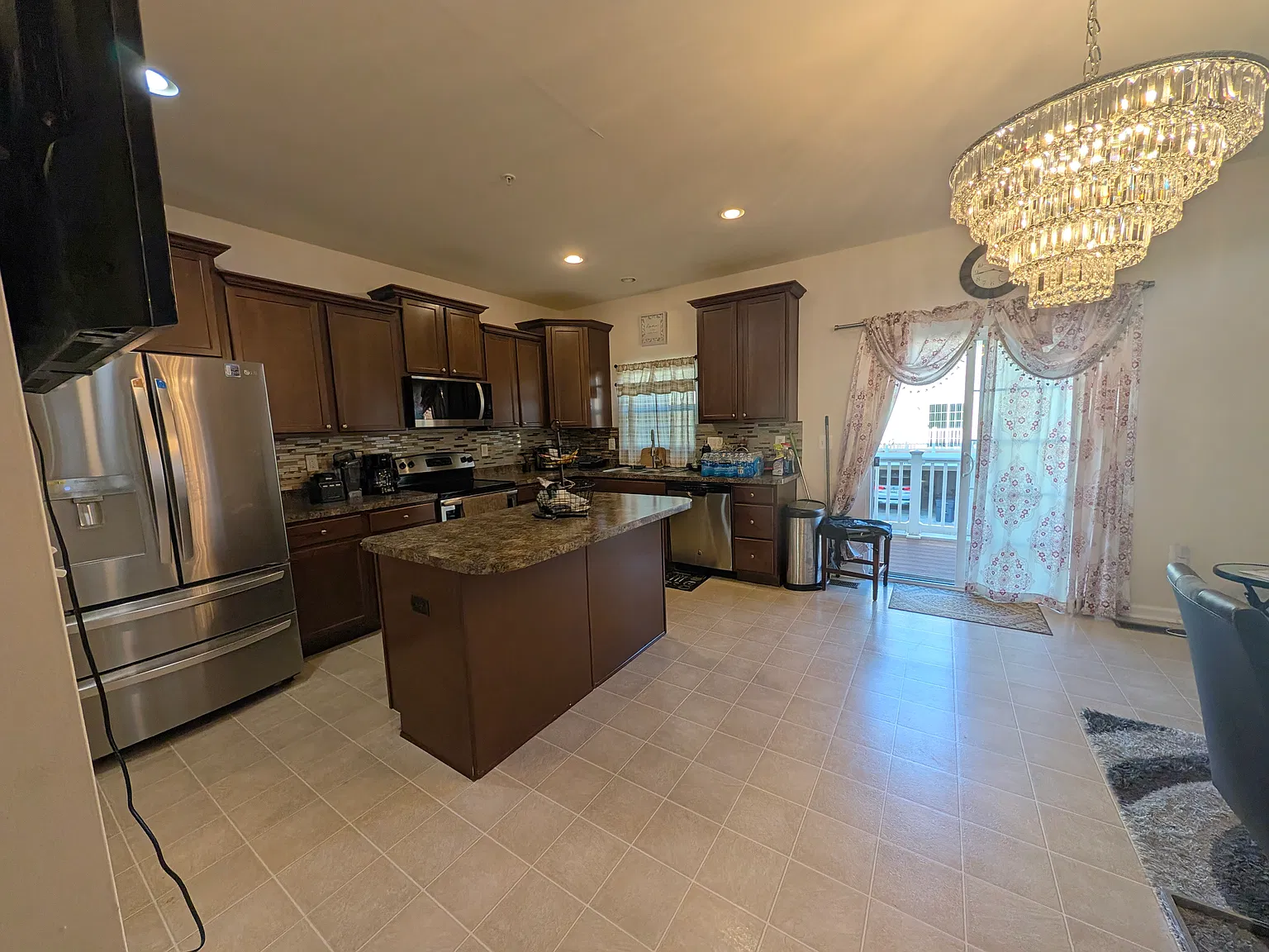 3 bed, 2.5 bath, 2020 sqft, $3,400 — Photo 3