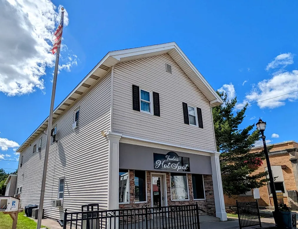 136 S Main St photo 1