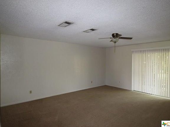 3rd image of 906 Holly St