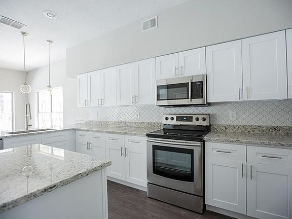 4th image of 2140 Westbourne Dr
