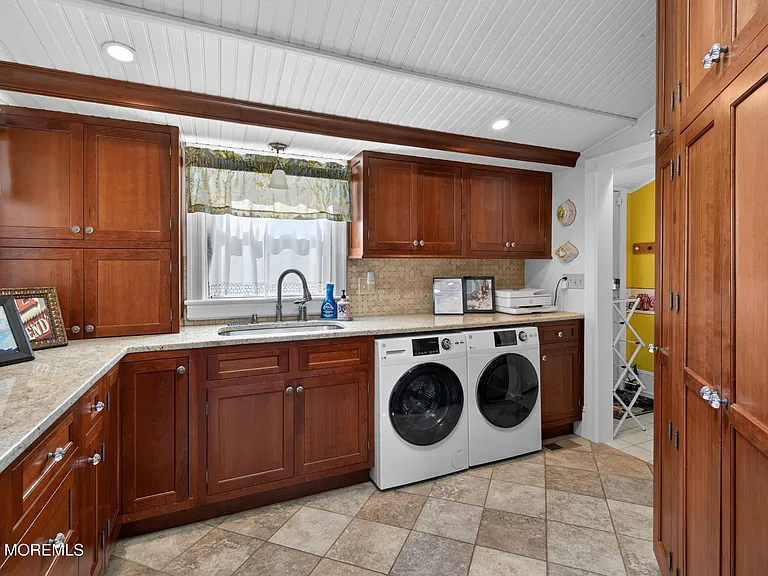 44 Webb Ave — Photo 12