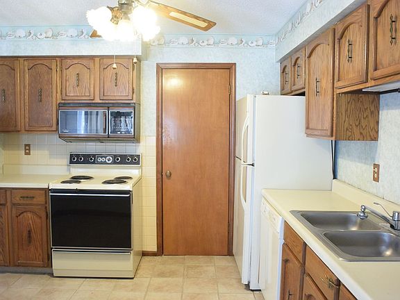 5th image of 3 Brittany Ln #3